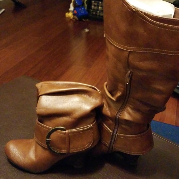 Boots - Picture 2 of 3